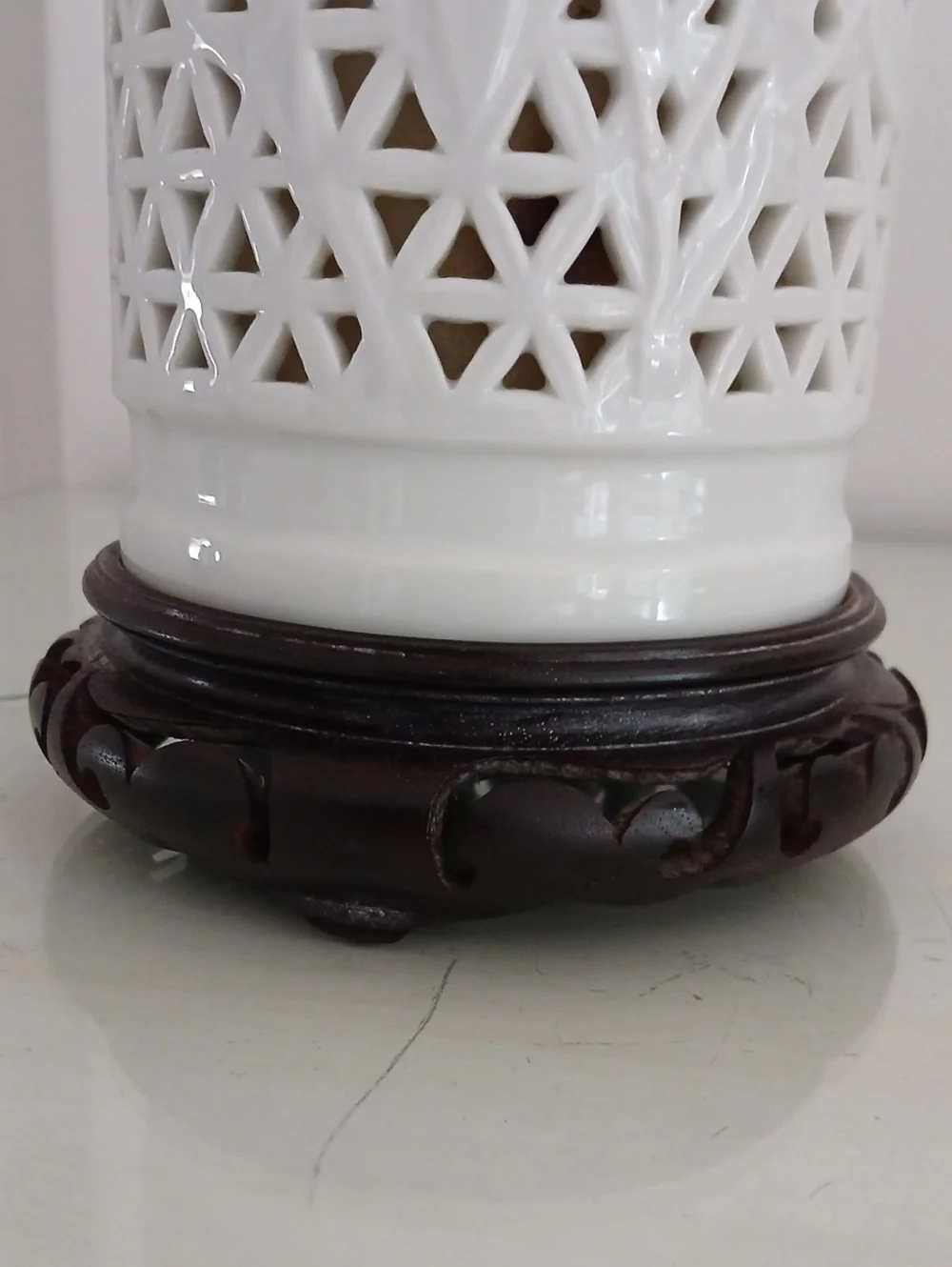 Vintage Open Lattice Bamboo Leaf Cylinder White Porcelain Table Nightlight Lamp